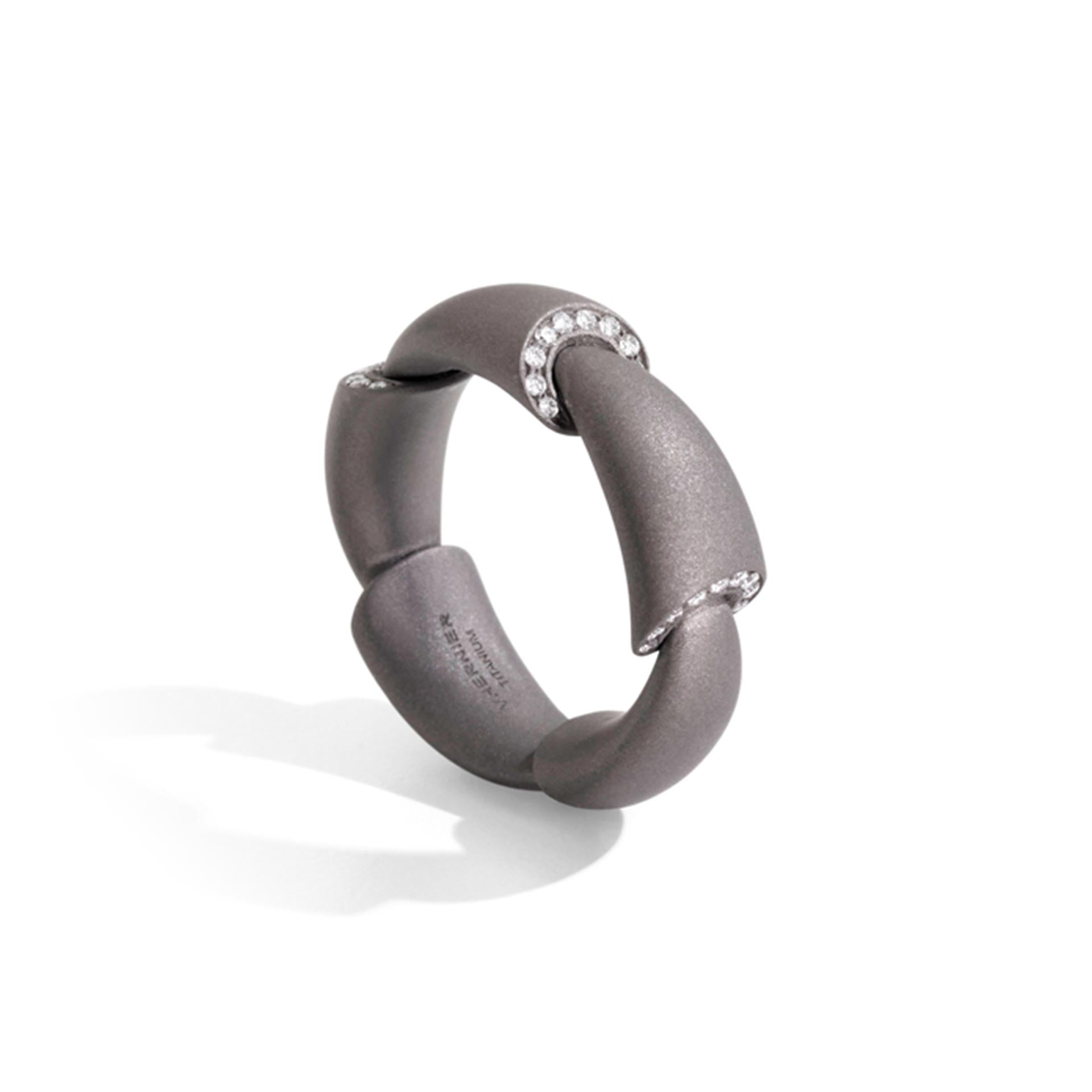 Calla Midi Ring, 5 diamond bezels – Vhernier